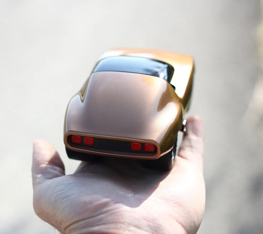 Playforever Leadbelly Burnside Kinder-Spielauto im Retro-Muscle-Car-Stil mit breiten Rädern und glänzender Karosserie