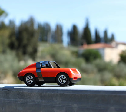 Playforever Luft Biba Spielzeugauto in Orange, robustes Retro-Design mit weich rollenden Rädern bei Nica&