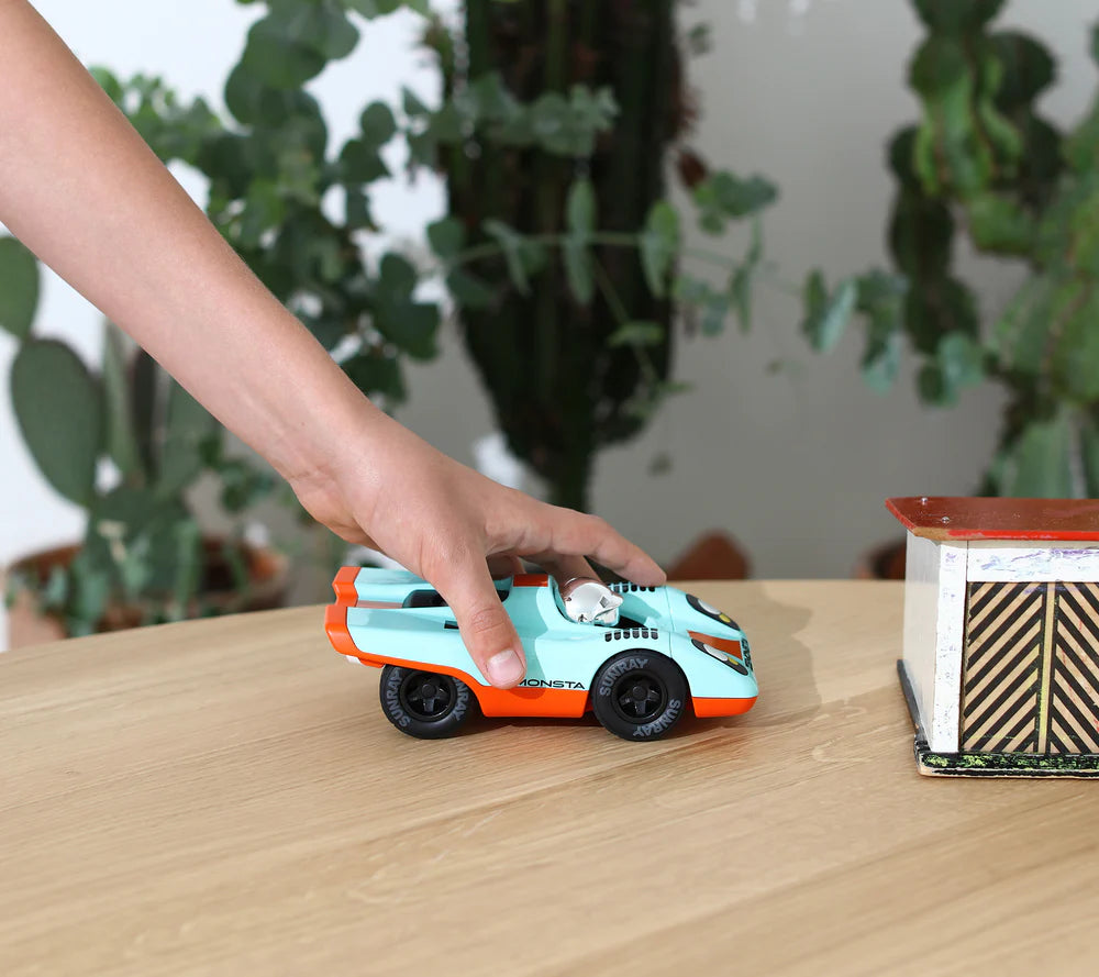 Playforever Spielauto Zemonsta Klaus, Retro-Rennwagen in Türkis, robustes Designauto für Kinder bei Nica’s Cosmos