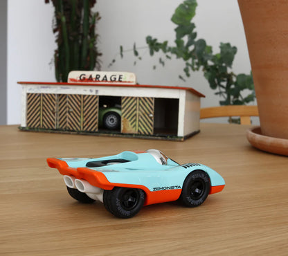 Playforever Spielauto Zemonsta Klaus, Retro-Rennwagen in Türkis, robustes Designauto für Kinder bei Nica’s Cosmos