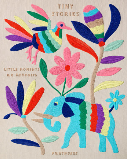 Baby-Fotoalbum Tiny Stories Embroidered von PRINTWORKS mit besticktem Stoffeinband für Erinnerungen an die ersten Lebensjahre