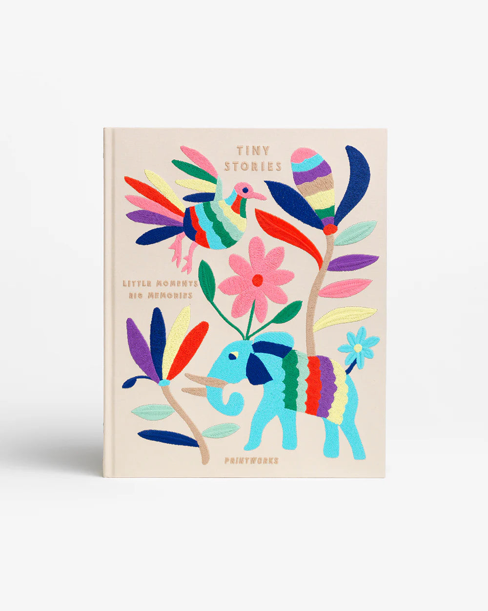 Baby-Fotoalbum Tiny Stories Embroidered von PRINTWORKS mit besticktem Stoffeinband für Erinnerungen an die ersten Lebensjahre