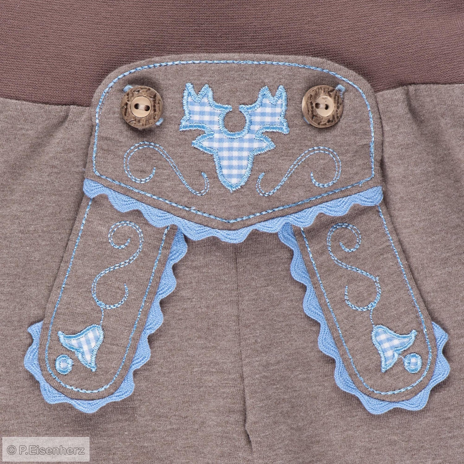 Babyhose im Lederhosenstil mit hellblauer Stickerei, Trachtenhose Baby von P. Eisenherz im Lederhosen-Look