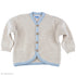 Unisex Strickjacke für Babys mit Holzknöpfen und Linksstrick-Details in Beige und Hellblau