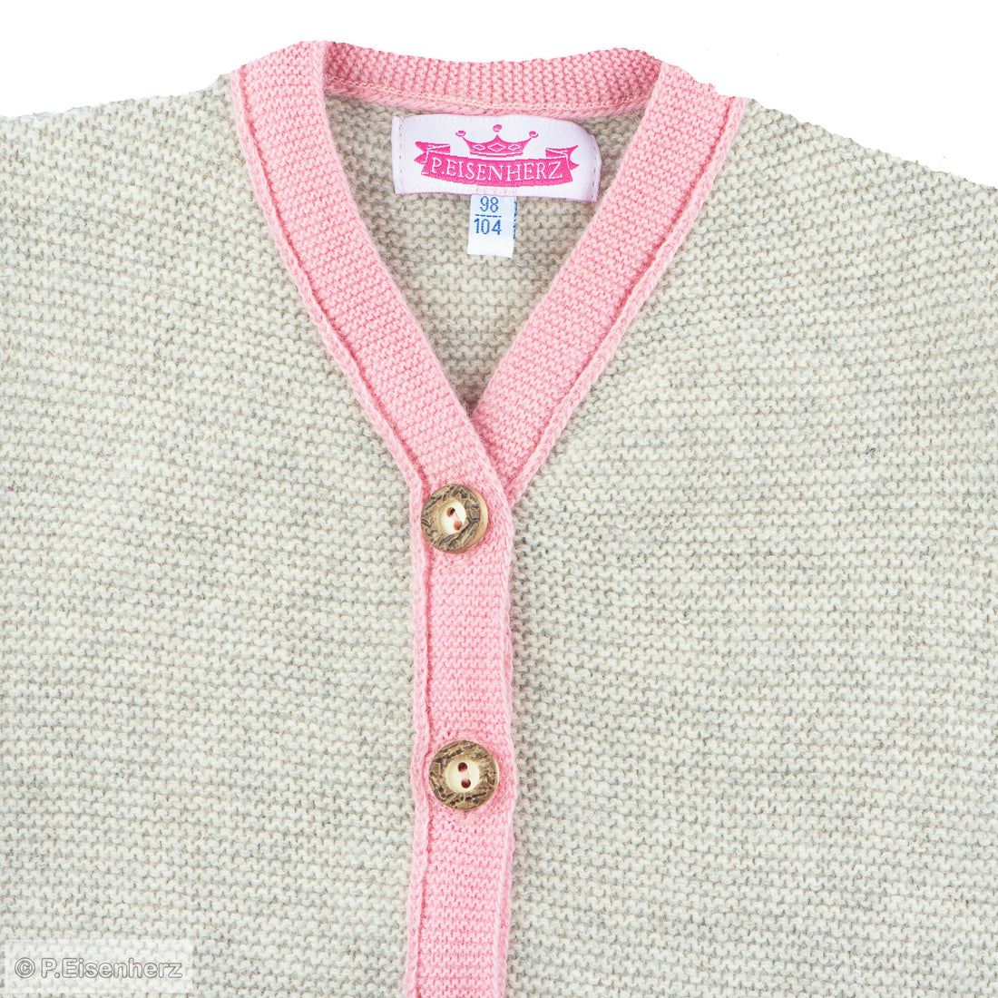 Detailansicht der Mädchen Trachtenstrickjacke für Babys in Beige und Rosa mit Holzknöpfen