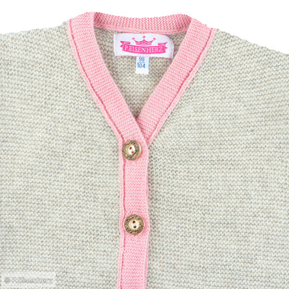 Detailansicht der Mädchen Trachtenstrickjacke für Babys in Beige und Rosa mit Holzknöpfen