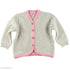 Vorderansicht der Mädchen Trachtenstrickjacke für Babys in Beige und Rosa mit Holzknöpfen