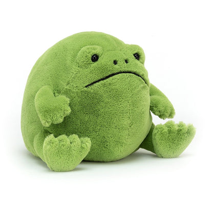 Vorderansicht: Jellycat Ricky Rain Frog, grüner Plüsch-Frosch mit rundem Körper, niedlichem Gesicht und grummeligem Ausdruck