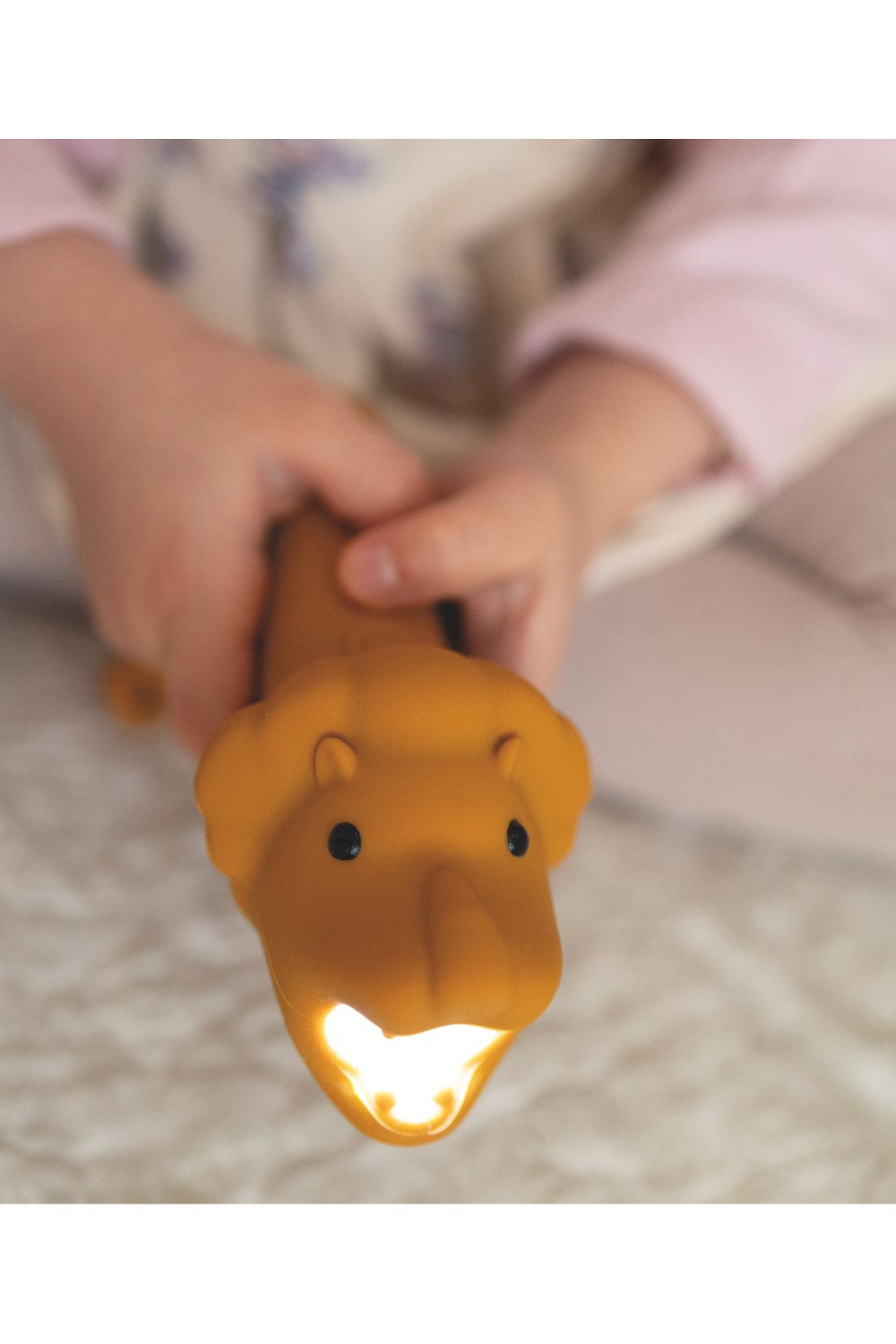 Löwen-Taschenlampe in hellbraun für Kinder von Rabbit &amp; Friends aus weichem Silikon