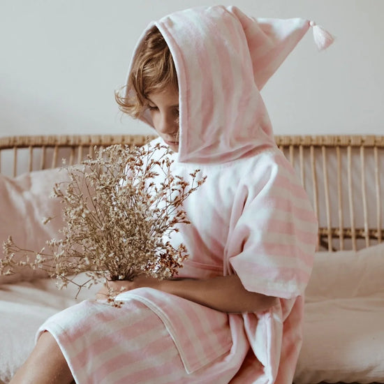 Badeponcho für Kinder von Rose in April.