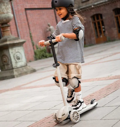 Scoot and Ride Highwaykick 3S Kinderroller Ash mit weiß leuchtenden LED-Rädern, höhenverstellbarer Lenkstange und klappbarem Rahmen
