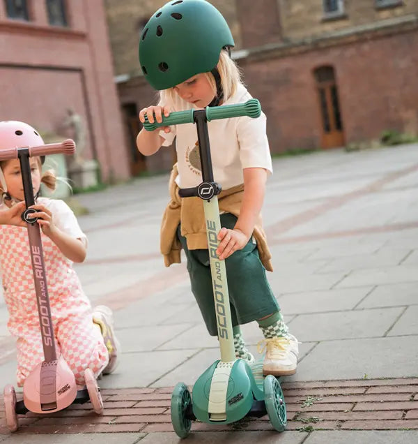 Scoot and Ride &quot;Highwaykick 3S&quot;, Forest, mitwachsender Kinderroller ab 3 Jahren, höhenverstellbarer Lenker