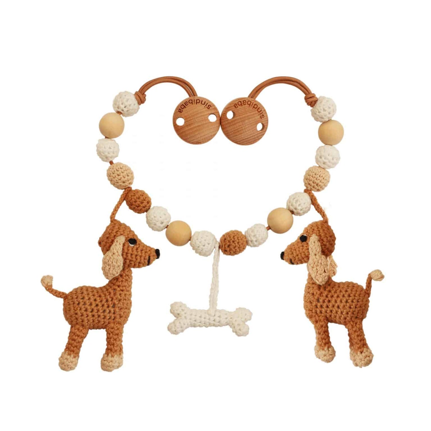 Kinderwagenkette von Sindibaba mit gehäkelten Hunden.