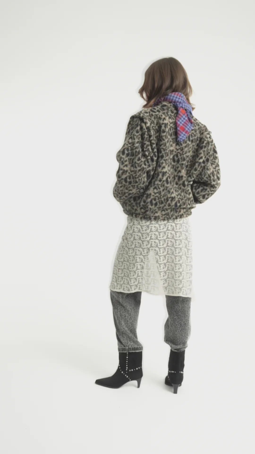 Video der Animal Print Jacke Ecru von Sisters Department mit Detailansichten