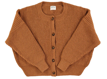 Der Sisters Department Strickcardigan, braun, ist mit feinen metallisch‑glänzenden Fäden durchzogen. Das verleiht der Strickjacke einen edlen Glitzer‑Effekt.