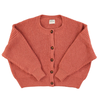 Der Sisters Department Strickcardigan, Old Pink, ist mit feinen metallisch‑glänzenden Fäden durchzogen. Das verleiht der Strickjacke einen edlen Glitzer‑Effekt.
