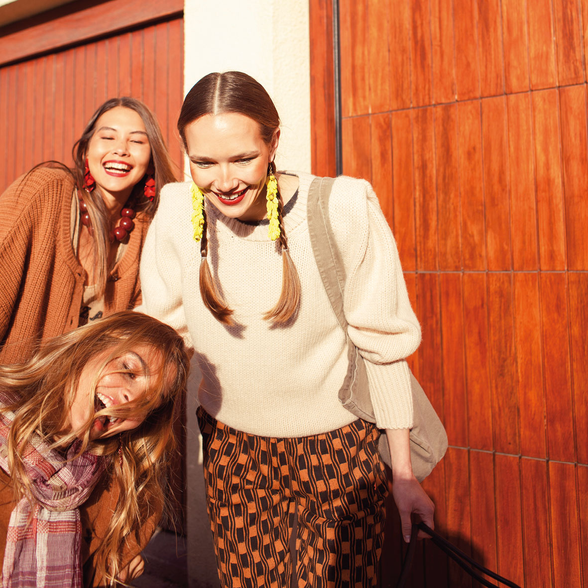 Der Sisters Department Strickpullover, Ecru setzt ein modisches Statement