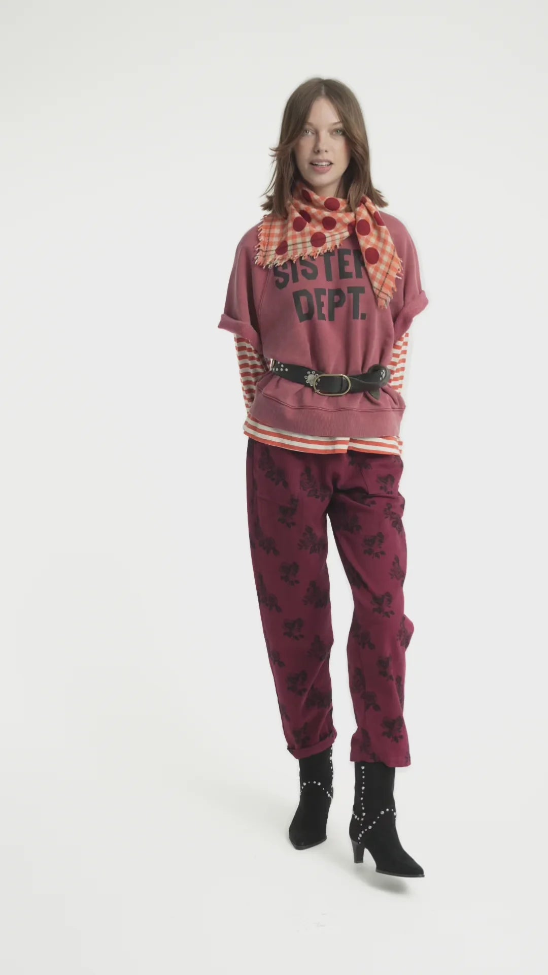 Video des Kurzarm-Sweatshirts Sisters Dept Bordeaux von Sisters Department mit Frontprint