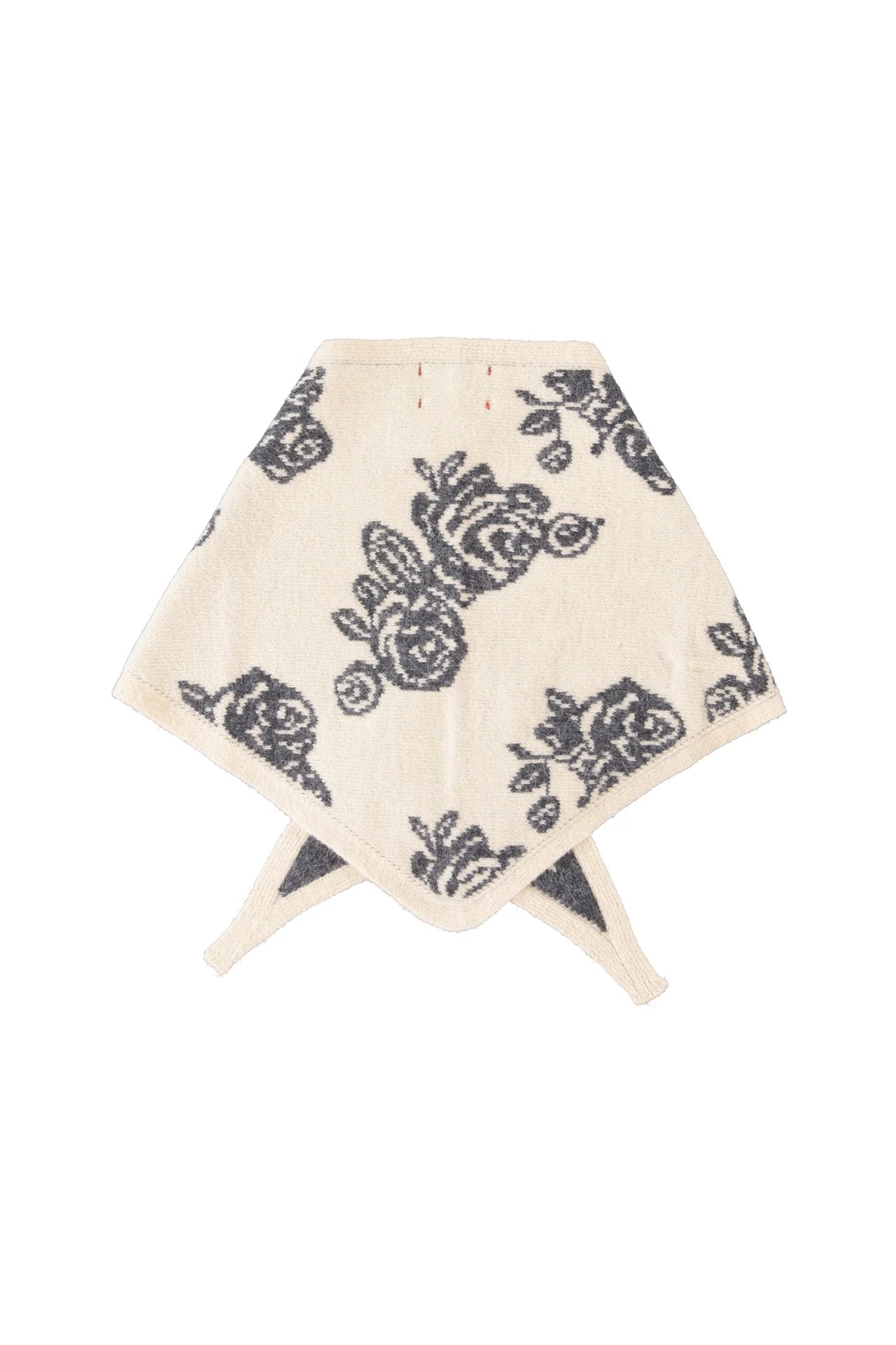Rückseite des Strick-Bandanas Flower Print Ecru von Sisters Department mit Blumenmuster