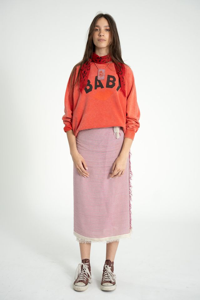 Sisters Department Sweatshirt "Baby" in einem ausgewaschenen Rot und aus 100% Bio-Baumwolle