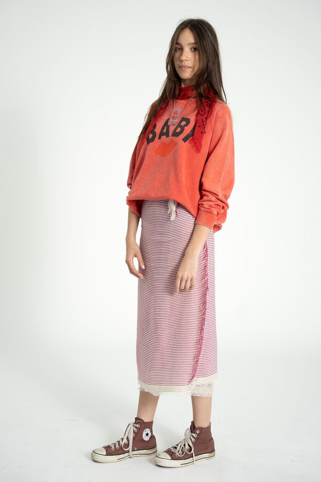 Sisters Department Sweatshirt "Baby" in einem ausgewaschenen Rot und aus 100% Bio-Baumwolle