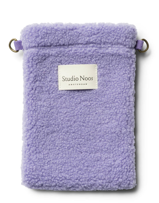 Phone Bag aus Teddystoff in lila von Studio Noos. Jede Tasche ist ein Unikat.