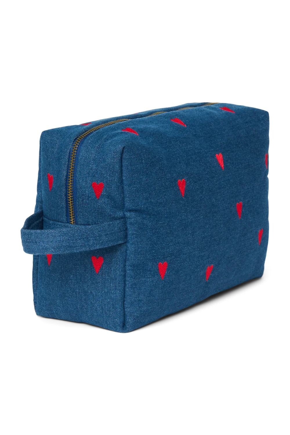Seitenansicht der Studio Noos Denim Kosmetiktasche aus dunkelblauem Denim mit gestickten roten Herzen, Reißverschluss und Trageschlaufe