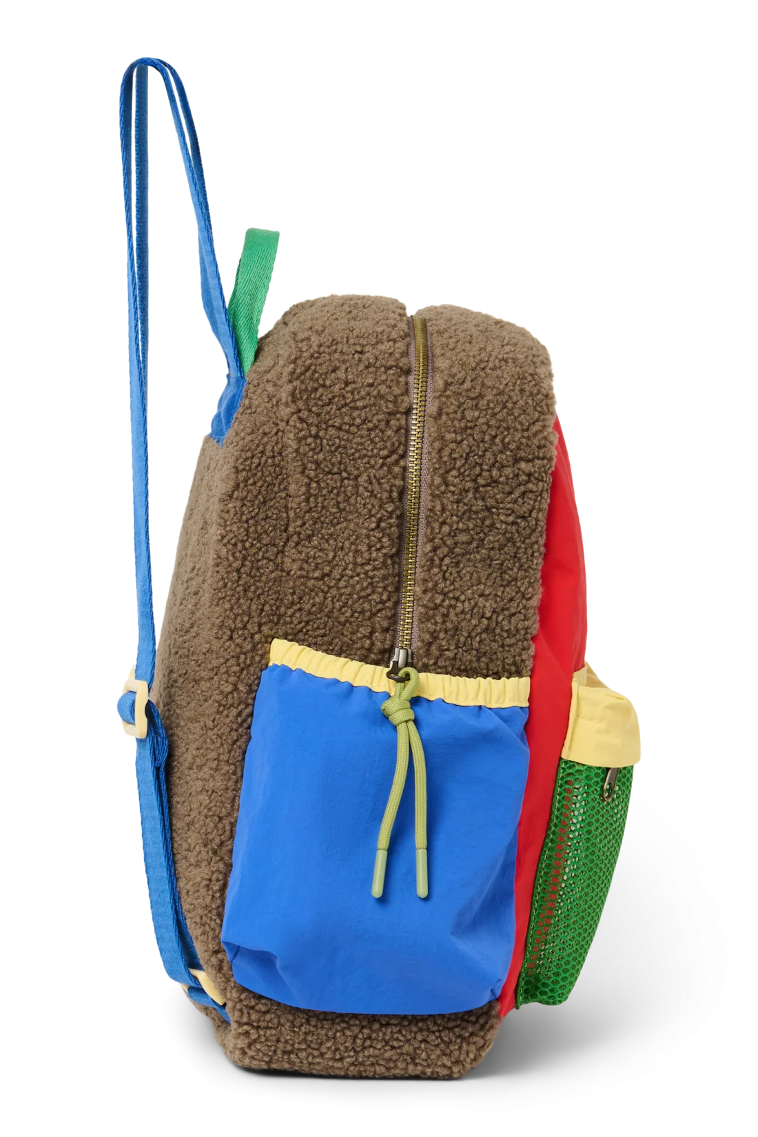 Seitenansicht: Studio Noos Patchwork Mini-Rucksack l Fiery Red in bunten Farben mit braunem Teddy-Stoff, roten Patchwork-Details und blau-grün-gelben Akzenten