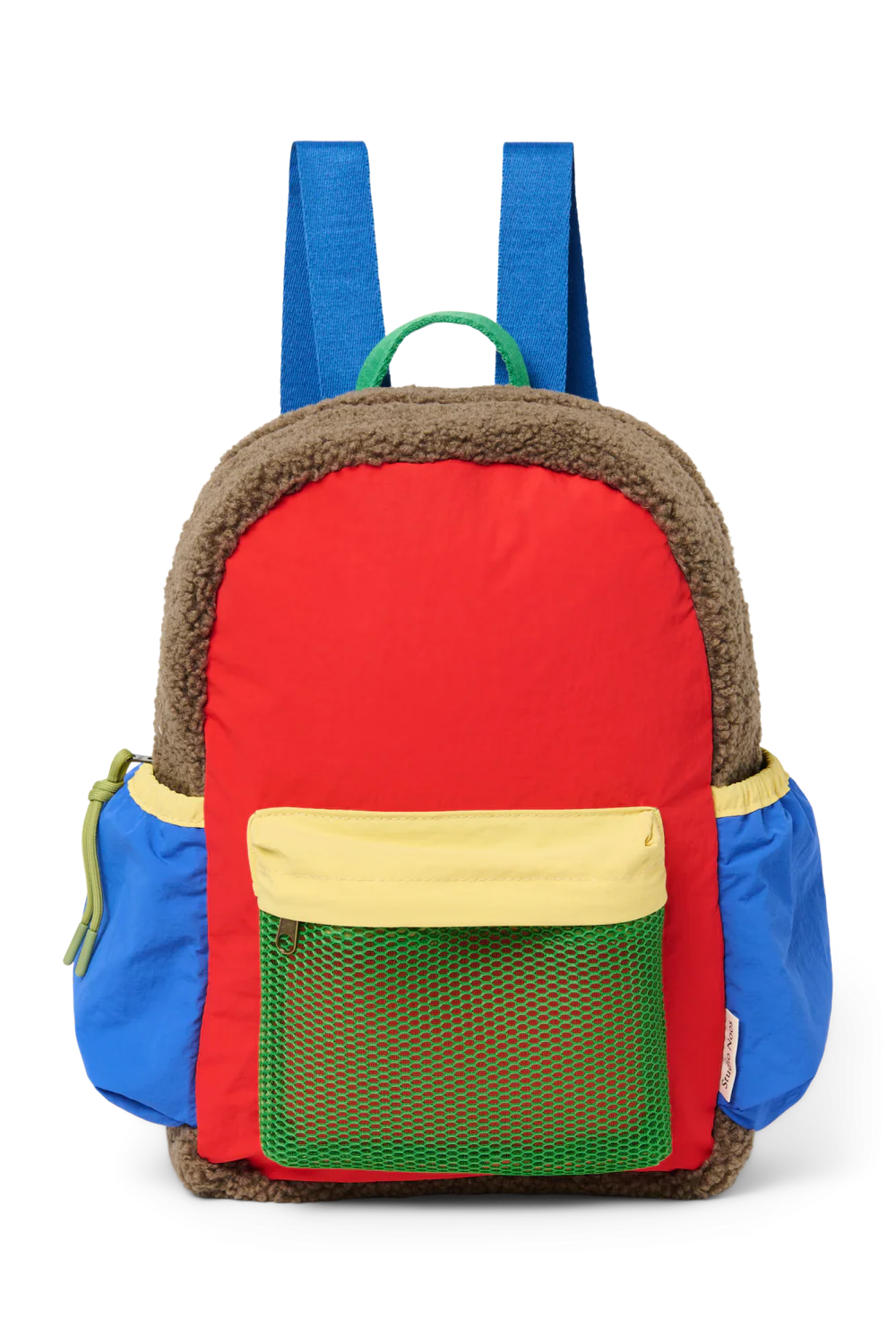 Vorderansicht: Studio Noos Patchwork Midi-Rucksack l Fiery Red in bunten Farben mit braunem Teddy-Stoff, roten Patchwork-Details und blau-grün-gelben Akzenten