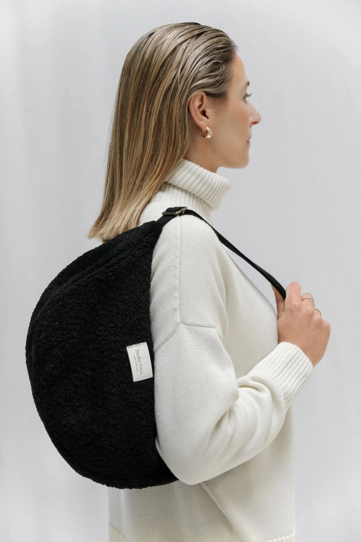 Teddy Adult Fanny Pack Schwarz von Studio Noos