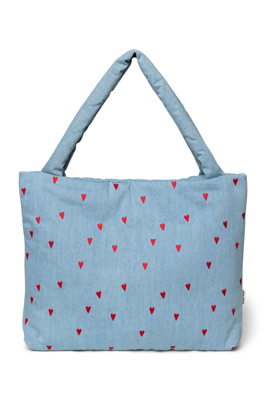 Wattierte Kinderwagentasche aus besticktem Denim von Studio Noos.