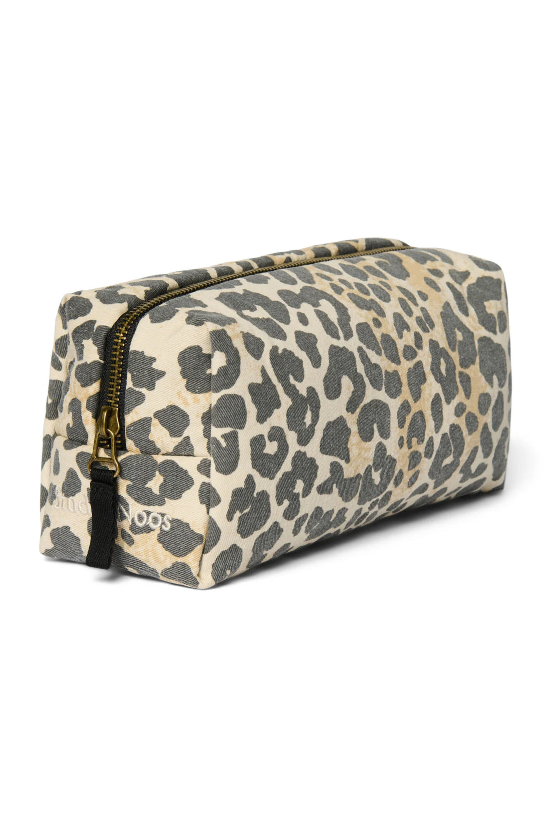 Wattierte Kulturtasche aus weicher Baumwolle im Leolook von Studio Noos. 