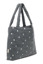 Wattierte Kinderwagentasche aus besticktem Jeansstoff von Studio Noos.