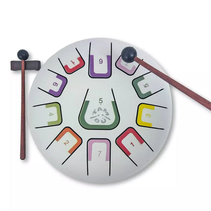 Die Zungentrommel von juegaconmigo mit Aufbewahrungstasche, Trommelstöcken, Trommelstockhalter, Fingerpicks und Notenbuch zum Aufstellen. 