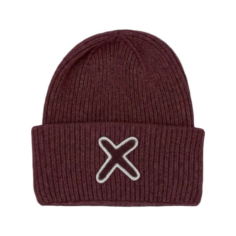 Mütze LUMI X MATCHED von UNIO Hamburg in Dark Wine aus weichem Wolle-Kaschmir-Mix mit X vorne