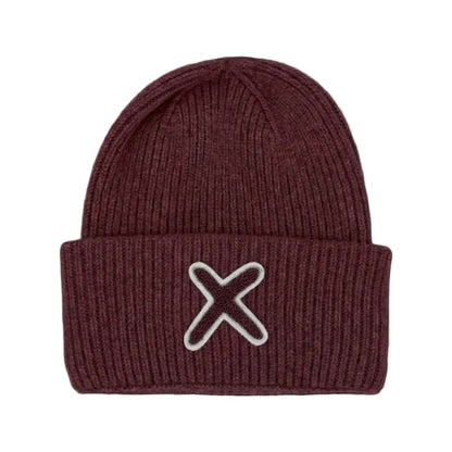Mütze LUMI X MATCHED von UNIO Hamburg in Dark Wine aus weichem Wolle-Kaschmir-Mix mit X vorne