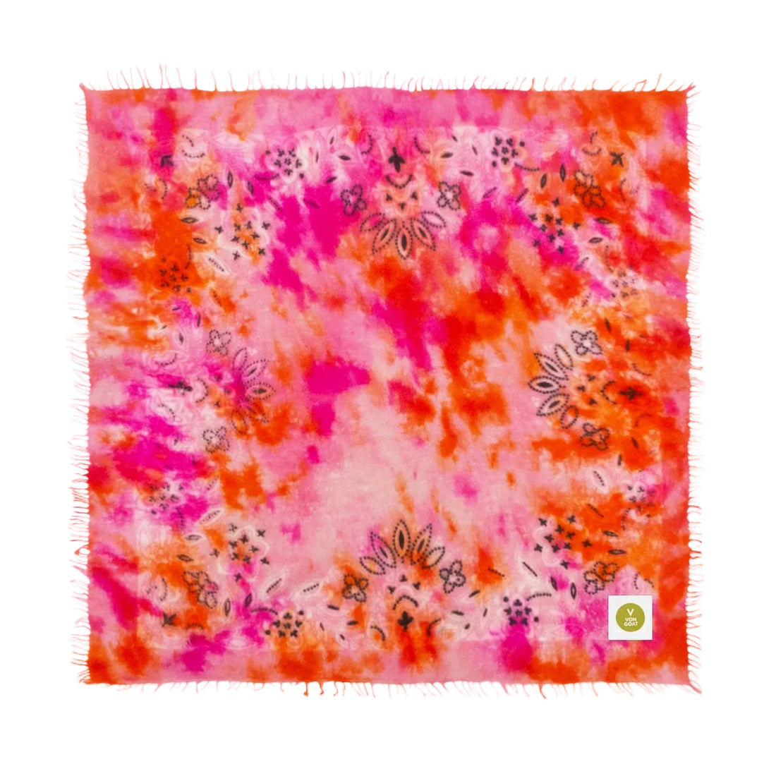 V VON GOAT Kaschmir-Bandana Paisley Ice Dye D vollständig ausgebreitet, quadratisches Tuch aus 100 % Kaschmir mit buntem Paisleymuster in Pink und Orange und feinen Fransen.