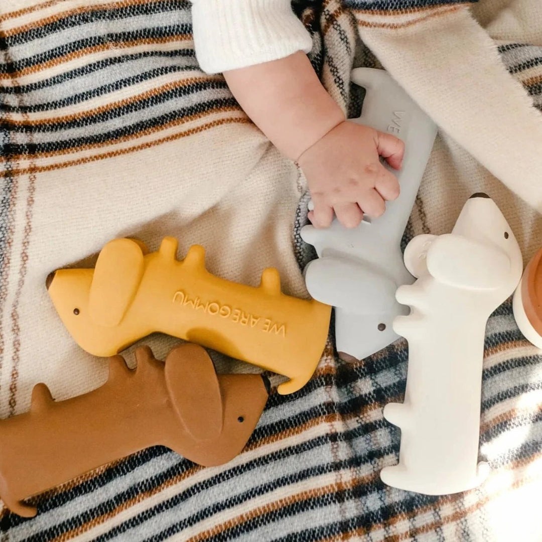 Beisspielzeug von We Are Gommu aus Havea - Naturkautschuk. Modell Dackel.