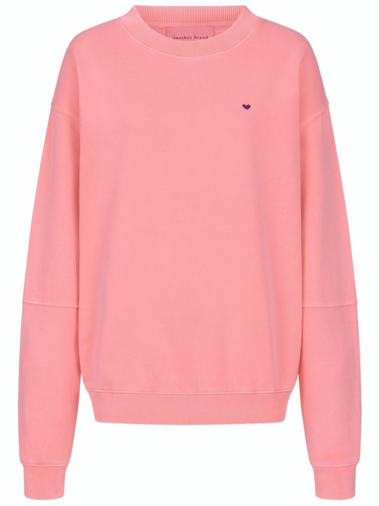 Sweatshirt in der Farbe Apricot mit Lazy Coconut day Schriftzug auf dem Rücken und mit Herzstickerei vorne, relaxed Fit