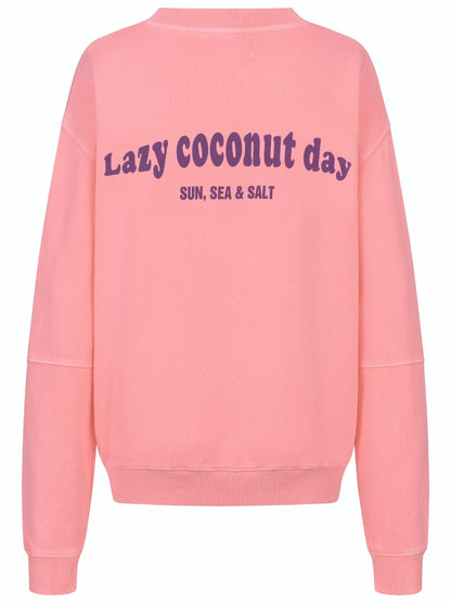 Sweatshirt in der Farbe Apricot mit Lazy Coconut day Schriftzug auf dem Rücken und mit Herzstickerei vorne, relaxed Fit
