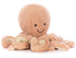 Vorderansicht: Jellycat Odell Octopus Little – rosa Kuscheltier-Oktopus mit lachendem Gesicht, helleren rosa Tentakeln und strukturierten Noppen an der Unterseite der Arme.