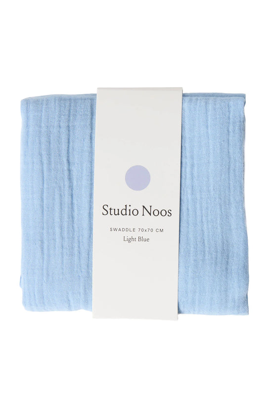 Swaddles von Studio Noos. Super weiches Stilltuch, Pucktuch oder Wickelunterlage aus Biobaumwolle. 