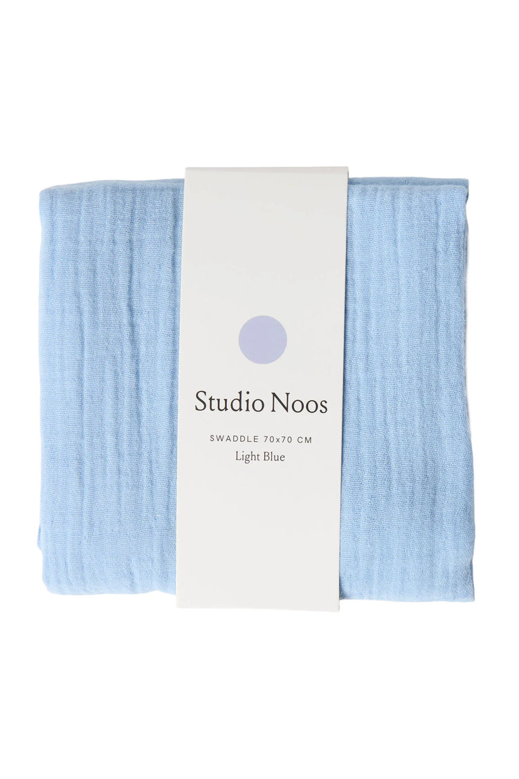 Swaddles von Studio Noos. Super weiches Stilltuch, Pucktuch oder Wickelunterlage aus Biobaumwolle. 