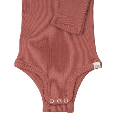 Detailansicht Druckknöpfe im Schritt von minimalisma Bono Baby Seidenbody in Antique Red aus Seide und Baumwolle für Babys