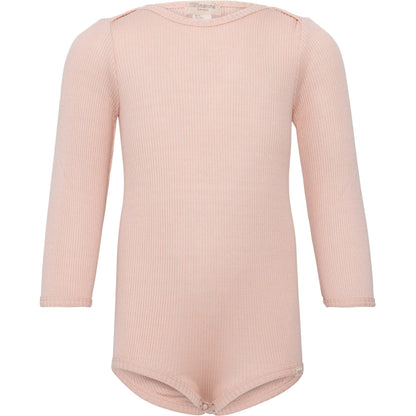 Baby-Seidenbody mit langen Ärmeln in der Farbe Sweet Rose aus hellrosa Seide, schlichtes und weiches Design für empfindliche Babyhaut