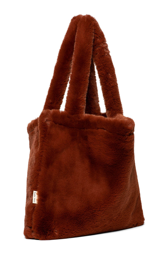 Fake Fur Mom Bag von Studio Noos.